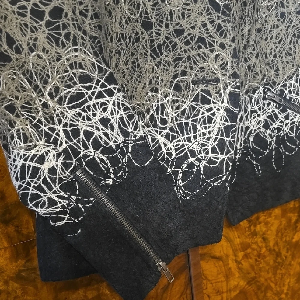 EUC Multiples Petite Large Blazer - Picture 3 of 11